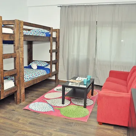 Globe Hostel *