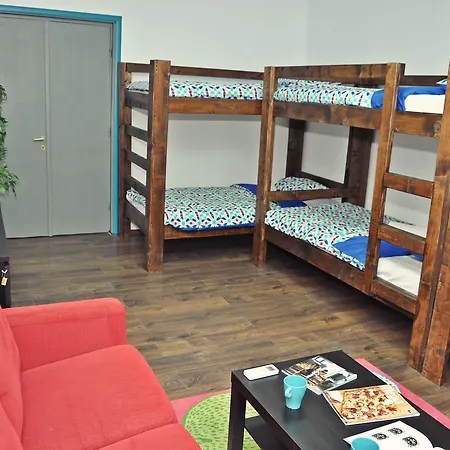 Globe Hostel *